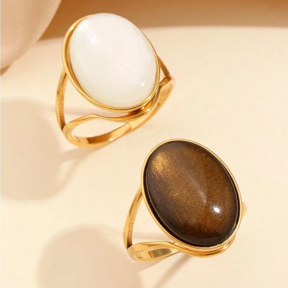 Brown and While Oval Ring Set